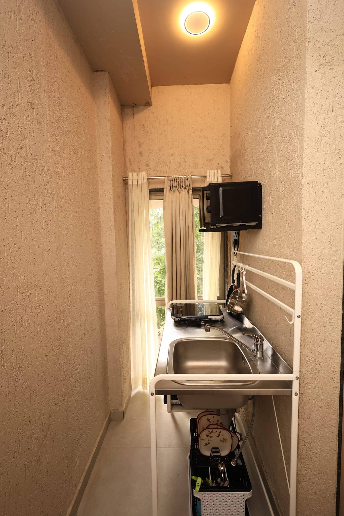 Compact window-side kitchenette in Ojani