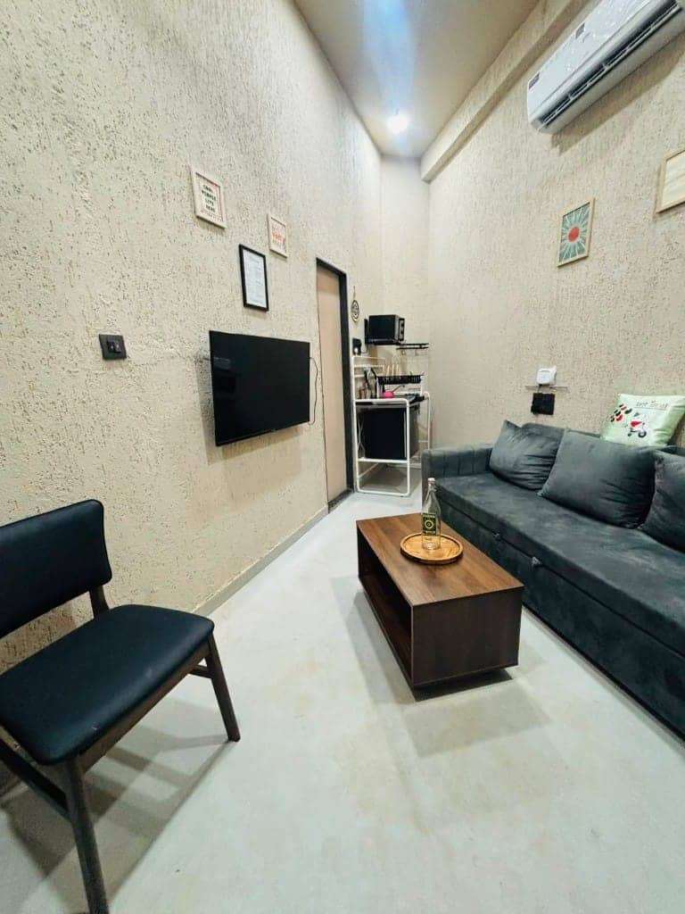 Yuzu with a wall-mounted TV, kitchenette corner and reading chair